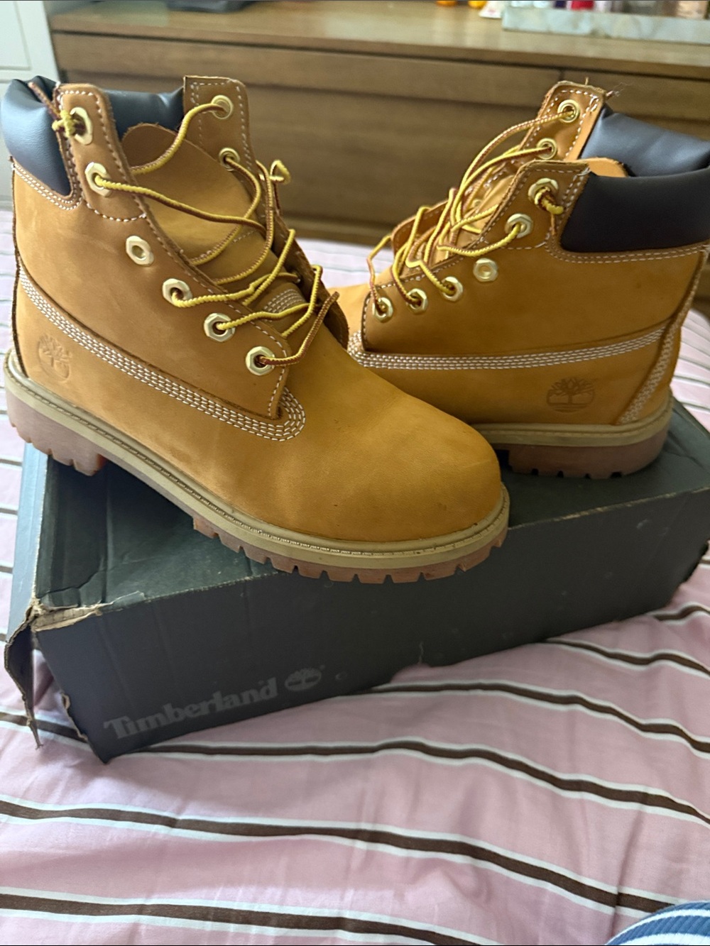 Timberland premium Waterproof bootWheat Nubuck  Sz 5M Junior’s